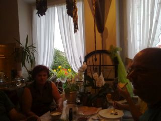 Poranne śniadanko :-) – Mama Marka, Benek z pajdką chleba i ja